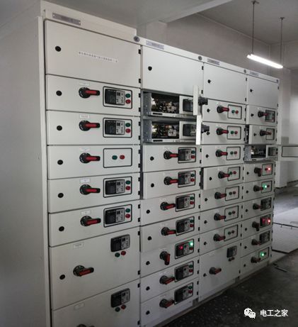 一條完成開關柜安裝，電纜橋架施工，電纜敷設及布線施工，照明配電箱施工