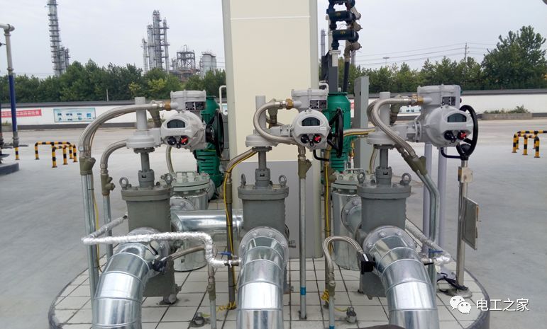 一條完成開關柜安裝，電纜橋架施工，電纜敷設及布線施工，照明配電箱施工