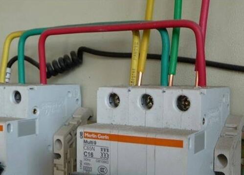 即使a 配電箱也不是一個真正的壞電工。