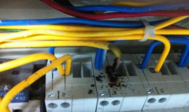即使a 配電箱也不是一個真正的壞電工。