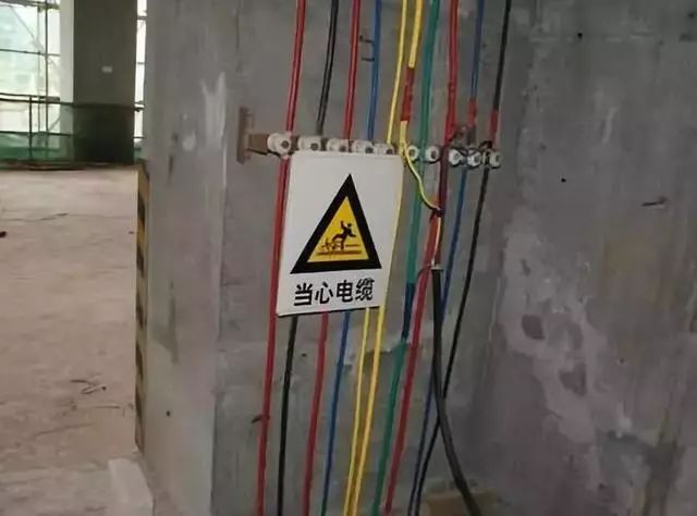 施工現場臨時用電配電箱及開關箱配置和使用說明，圖示詳圖