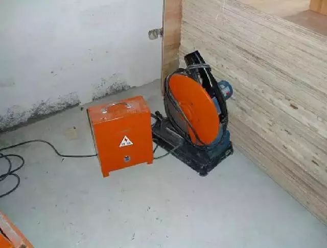 施工現場臨時用電配電箱及開關箱配置和使用說明，圖示詳圖