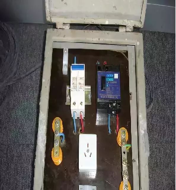 施工現場臨時用電配電箱及開關箱配置和使用說明，圖示詳圖