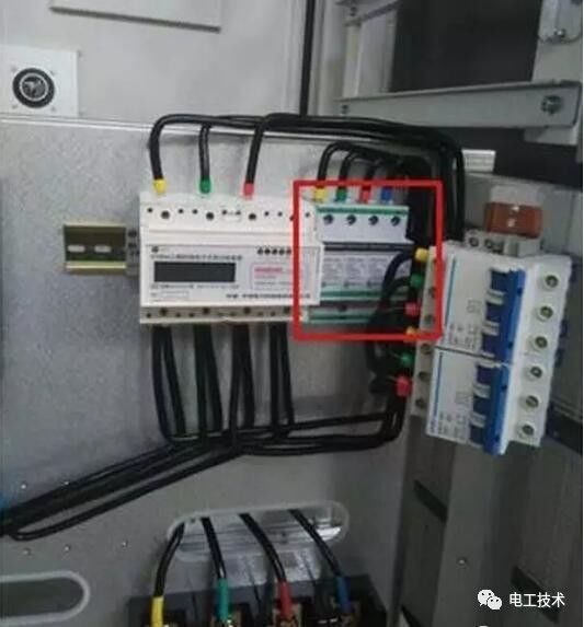 分析了配電箱的內部結構，誰能理解它？