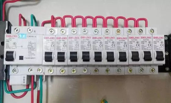 家庭配電箱分配如何合理？這種裝置確保你的家在50年內不會被絆倒。