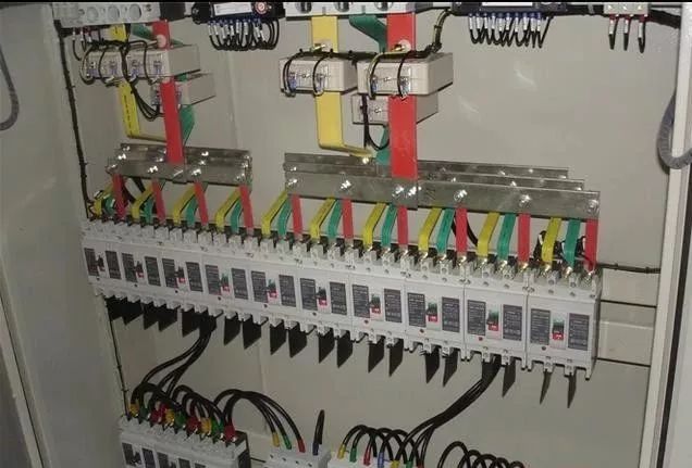 配電箱標準、接線方法、安裝方法和分類等。被詳細描述并且一次清楚。