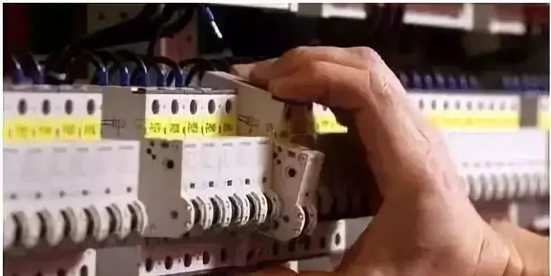 配電柜安裝禁忌:一個錯誤往往會導致無盡的麻煩。