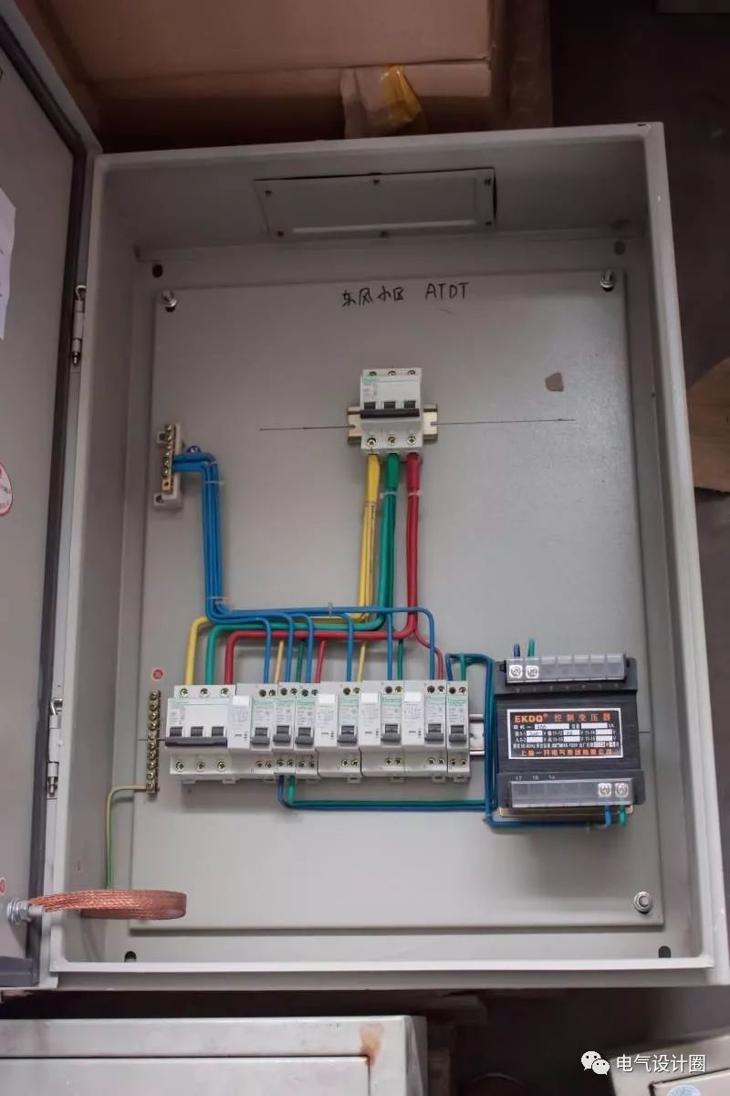 建筑電氣設計中如何確定配電箱體的尺寸？需要使用地圖集