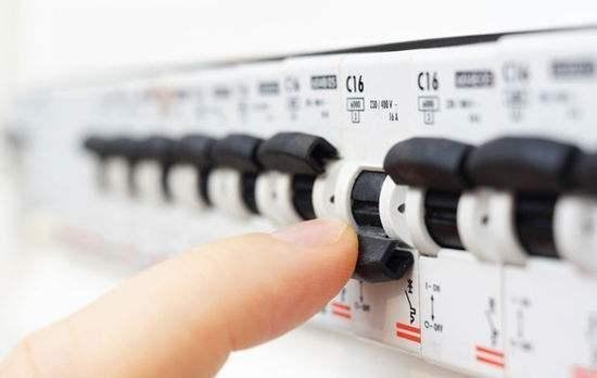 Home 配電箱，應該分成幾個電路，每個電路開關如何選擇